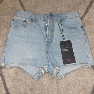 BRAND NEW LEVI SHORTS